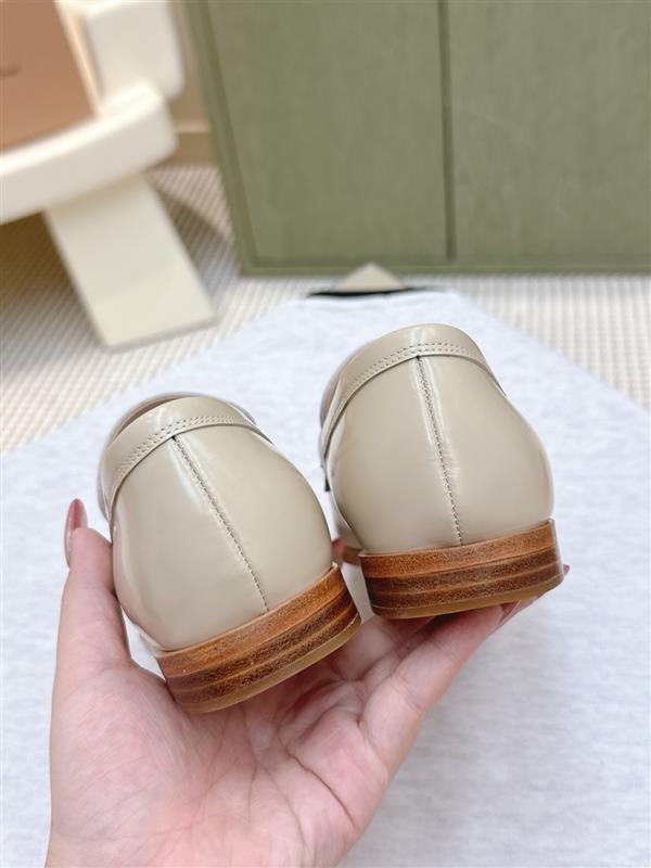 2025112812728684 310